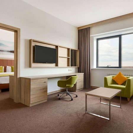 Wyndham Garden Astana Hotell Exteriör bild