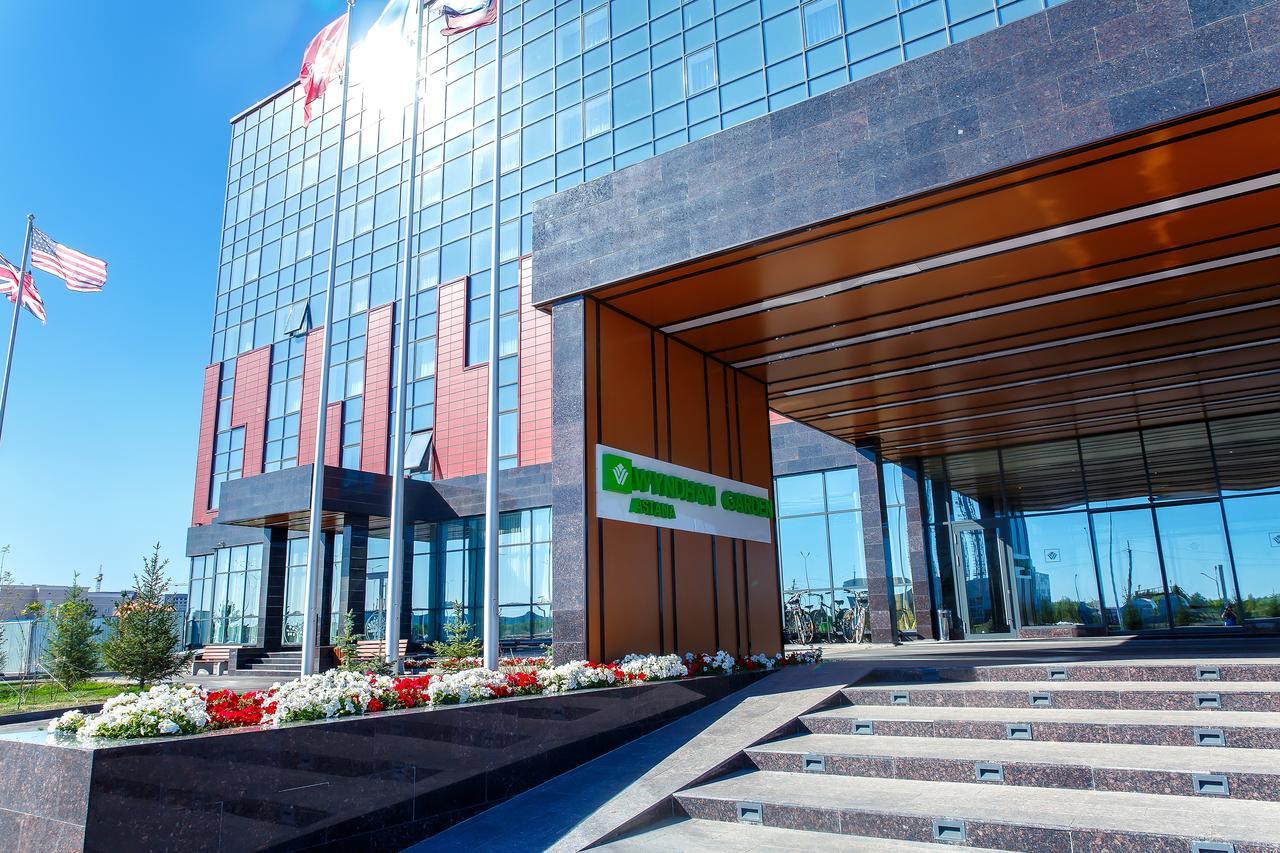 Wyndham Garden Astana Hotell Exteriör bild